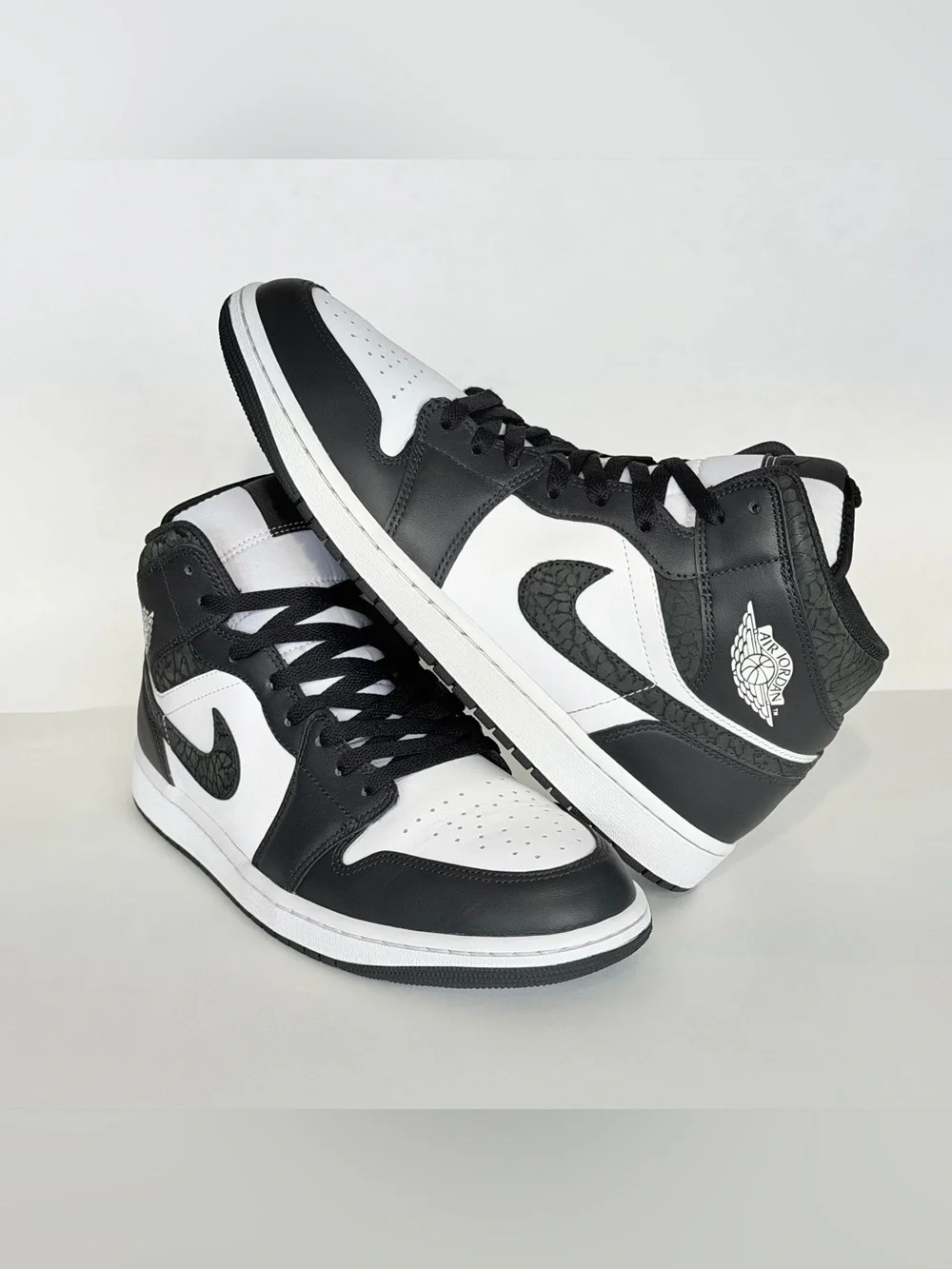 Air Jordan 1 Mid SE 'Panda Elephant' FB9911-001 Men’s size 12